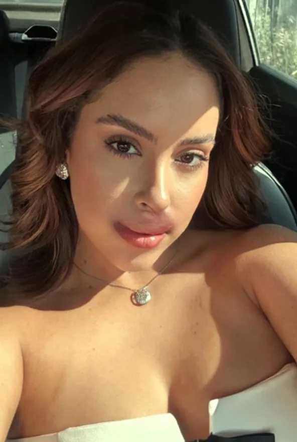Julia Belle